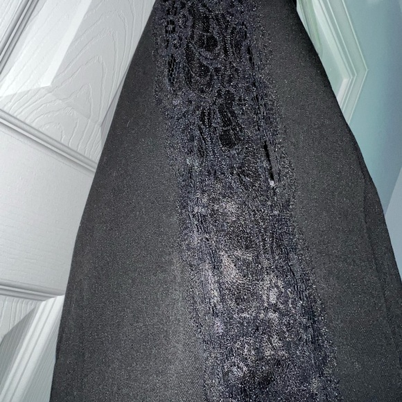 Express Black Skirt, Size 2 - Picture 3 of 6